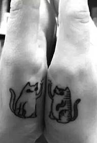 mažos ir mielos juodos ir baltos gyvūnų poros tatuiruotės