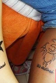 un paio di disegni di tatuaggi di angioletti
