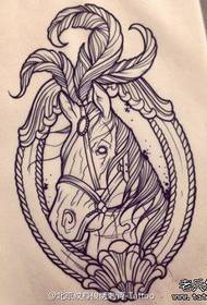 un travagliu di tatuaggi di cavallu per u sparte di u tatuatu di u tatuaggio