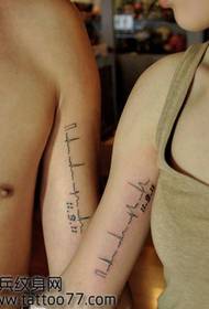 modèle de tatouage ECG de bras couple