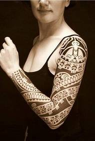 skupina totemskih tetovaža koje pripadaju ljepoti