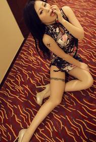 model kecantikan Zhao Ya lelaki glamour glamourous gambar gambar tatu