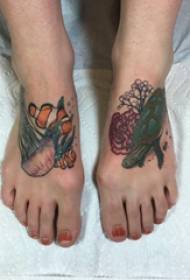 foot tattoo girl على مشط القدم من clownfish والسلاحف صور الوشم