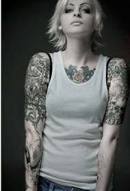 유럽 아름다운 소녀 패션 성격 문신 패턴 사진