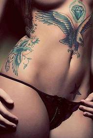 tatoveringsbilde av sexy skjønnhet