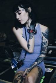 ragazza sexy con tatuaggio immagini sexy sexy del tatuaggio