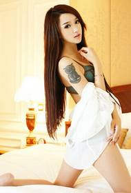 Model cantik cantik gambar gambar tato seksi