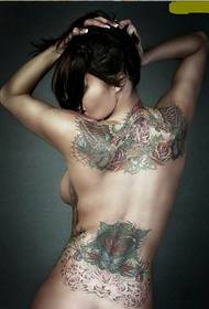 Уважавање тетоважа голих секси жена
