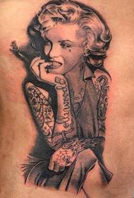 Seksikäs Marilyn Monroe -tatuointi