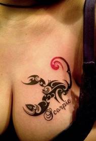 vrouwelijke borst mode neef totem tattoo