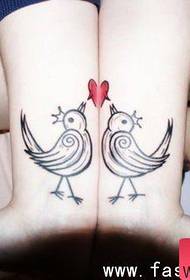 Tattoo ụkpụrụ aka di na nwunye tattoo ụkpụrụ kpochapụwo