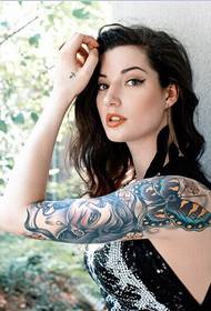Wanita cantik Eropa dan Amerika cantik tubuh seksi gambar tato yang indah