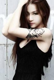 model de tatuaj braț de frumusețe non-mainstream