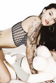 immagine sexy dell'immagine del tatuaggio di bellezza affascinante sexy del bikini