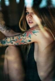 frumusețe superba interpretare farmec tatuaj