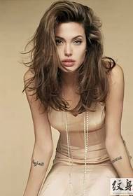 sexy aktrise Angelina Jolie modetatoeëring