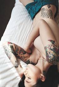онези секси момичета, които обичат татуировките