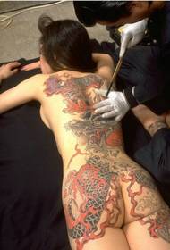 Immagine di modello di tatuaggio di bella figura di drago nudo completo