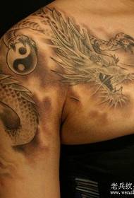 un bello mantellu di bracciallu di drago di bracciale di mudellu di tatuaggi