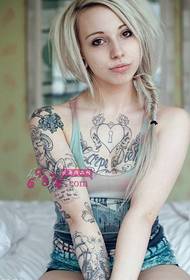 Foto di tatuaggi di moda di bellezza di personalità europea è americana