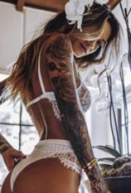 ομορφιά ζωγραφισμένο σχέδιο τατουάζ σώμα