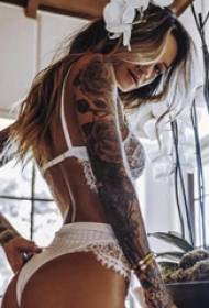 modello di tatuaggio dipinto corpo di bellezza