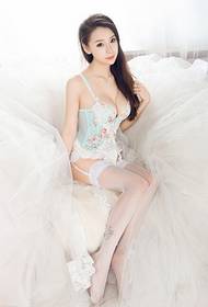 寒さと無敵のささいな美しさ小さな新鮮な花の下着セット画像