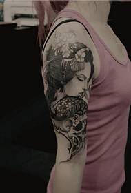 beauty boom swart en wyt goed-útsicht geisha tatoeëringsfoto