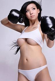 Hình ảnh siêu mẫu sữa 36D siêu đẹp cho bé Yiyi cá tính