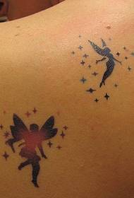 Na tijelu je dosta simpatičnih dizajna tetovaža elfova