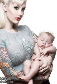 testa di capelli bianchi bellezza modello del tatuaggio