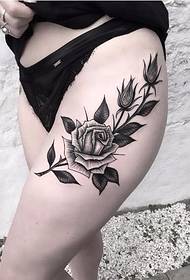 seksualus juodos tatuiruotės grožis ir gėlių tatuiruotės modelis iš Matt