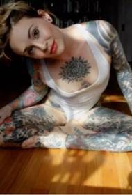 Stilna ličnost tetovaže