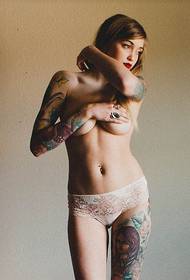een foto van een vrouw sexy tattoo werk