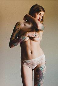 una foto di un tatuaggio sexy da donna