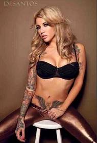 foto sexy di tentazione di personalità di bellezza di tentazione dell'immagine del tatuaggio