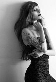 sexy domineering European and American beauty tattoo pattern picture