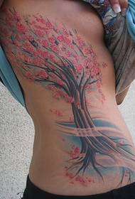 muundo mzuri wa tattoo ya mti juu ya wanawake