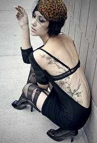 foto di tatuaggio di bella bellezza straniera bellezza vita posteriore
