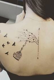 model de tatuaj de pasăre siluetă de animal negru feminin