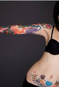 Бляскава секси красота татуировка модел