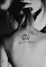 Corona din smukke sexede tatovering