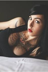 foto sexy di bella bellezza immagine sexy del tatuaggio immagine di apprezzamento