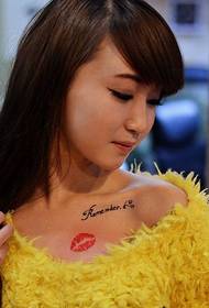 tatuaggio inglese sexy labbra rosse