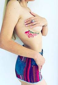 padrão de tatuagem muito refrescante planta e flor feminina