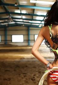 la loro approvazione sexy del tatuaggio
