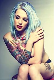 immagine sexy del modello del tatuaggio di bella bellezza straniera di modo