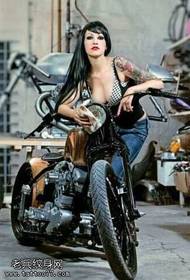 modèle de tatouage beauté moto arrière