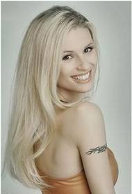 sonrisa sexy belleza tatuaje patrón foto