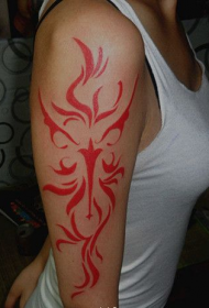 Sieviešu skaists izskata rokas totēma tetovējums